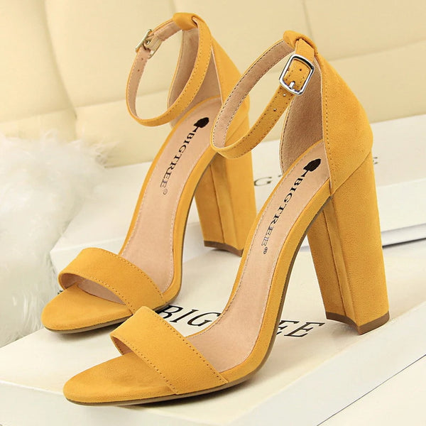 Sexy Block Heel Women's Pumps with Buckle Detail - Fashionable Peep Toe Design
